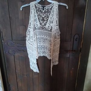 FANG Lace vest